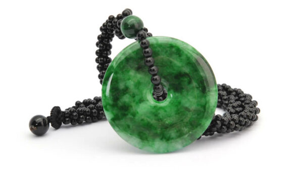 Hiện Nay Trên Thị Trường Quốc Tế, Jadeite được ưa Chuộng Và Có Giá Trị Cao