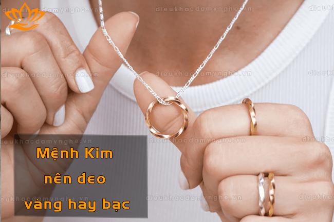 Người mệnh Kim nên đeo vàng hay bạc hút may mắn, tài lộc