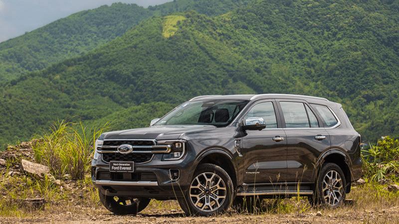 Ford Everest Titanium màu nâu