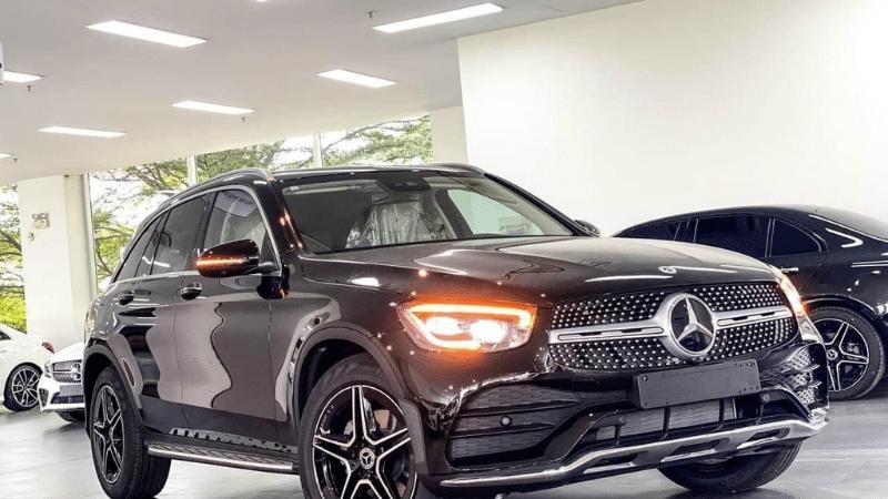 Mercedes Benz GLC màu nâu