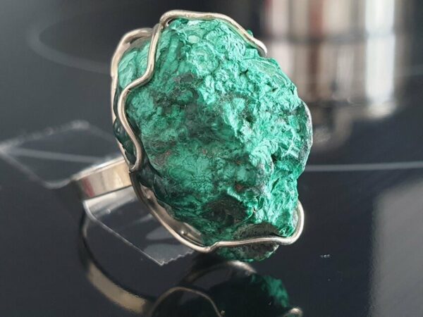 Đá Malachite lông công là gì?